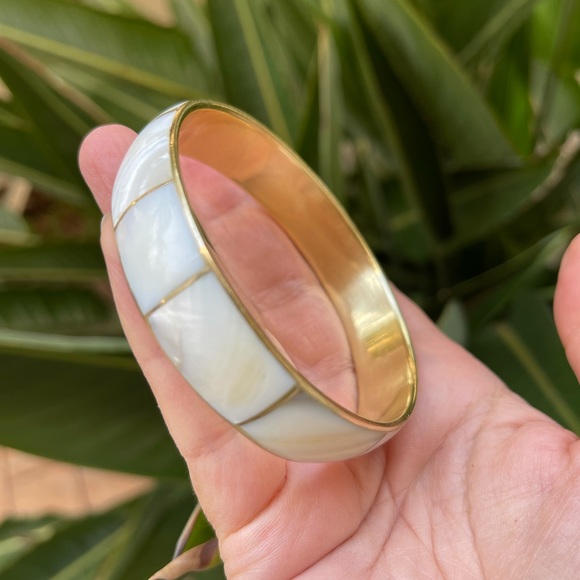 Mother of pearl inlay brass bangle bracelet - Picture 2 of 5